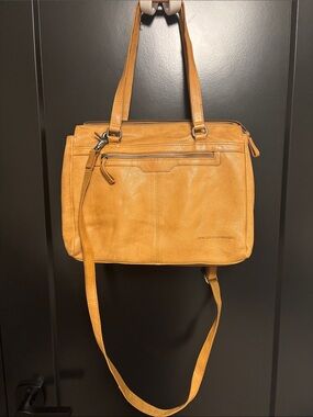 Classic Tan Leather Shoulder Bag with Crossbody Strap